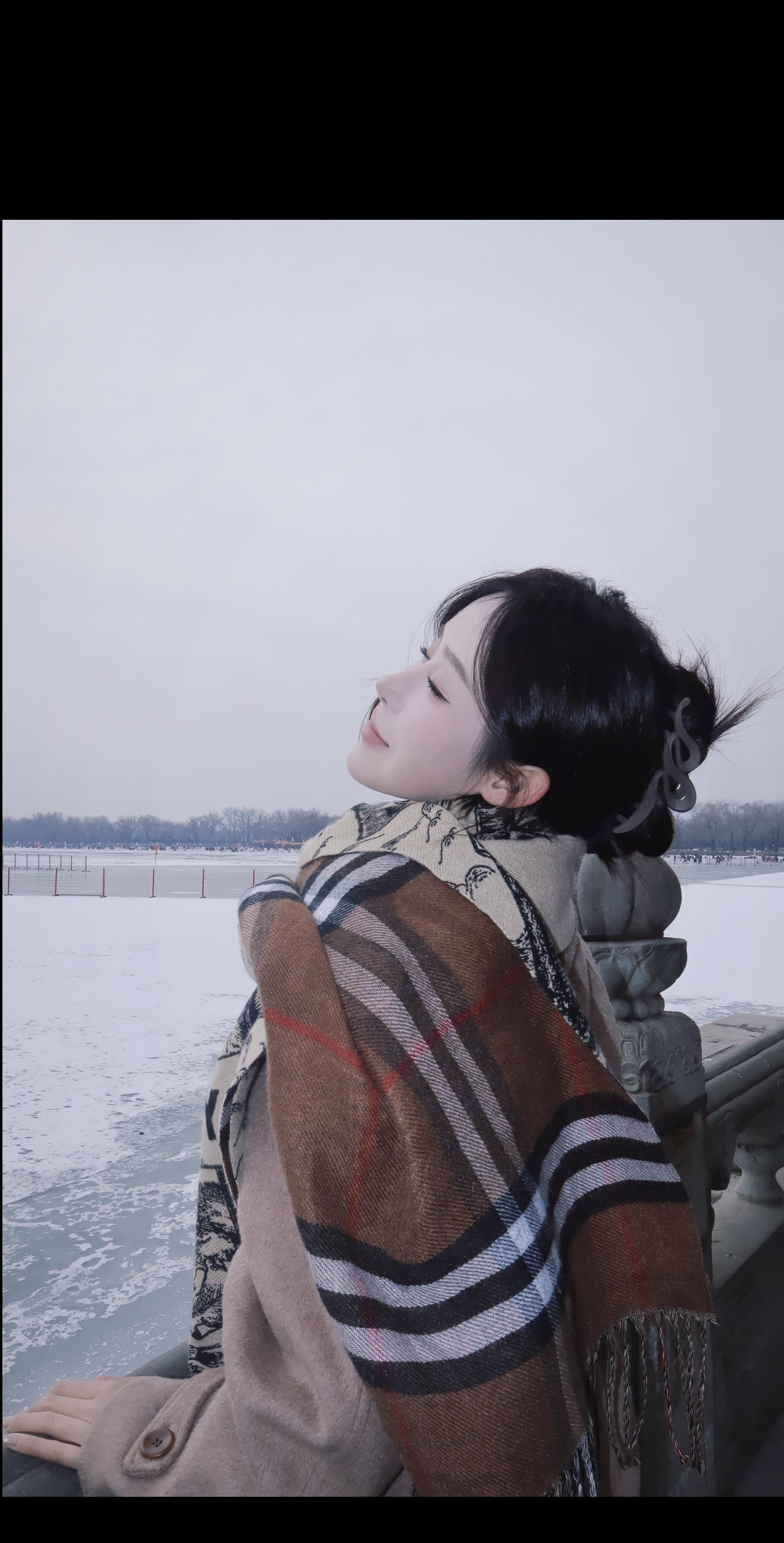 淡淡的就好 细水长流也行 人生不会太圆满 不追求虚无 只珍惜爱我的和我爱的