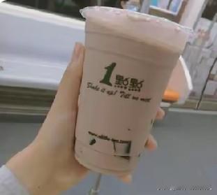 别说是秋天的第一杯奶茶🍵，一年四季我都从未喝过奶茶。自从有了奶茶这样名字，有了