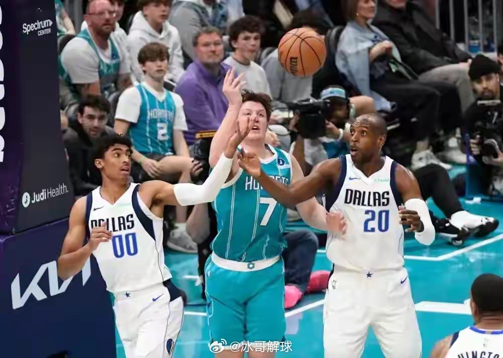 3月4日NBA常规赛，黄蜂117-90大胜独行侠，豪取5连胜，本赛季双杀对手。三