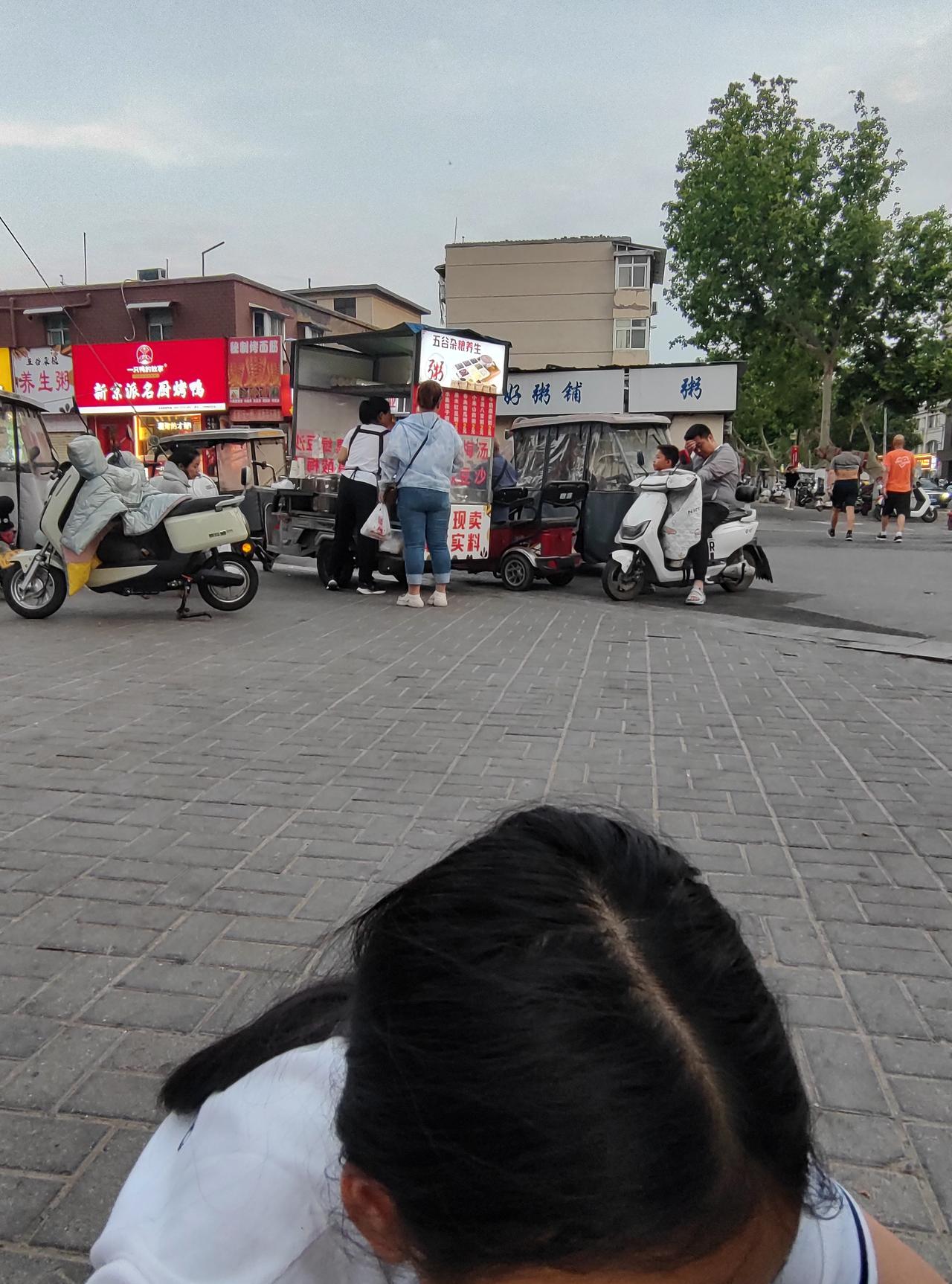 根据今年的经济形势，给大家提供一条生存建议吧！凌晨3-6扫马路，6-10卖早点，