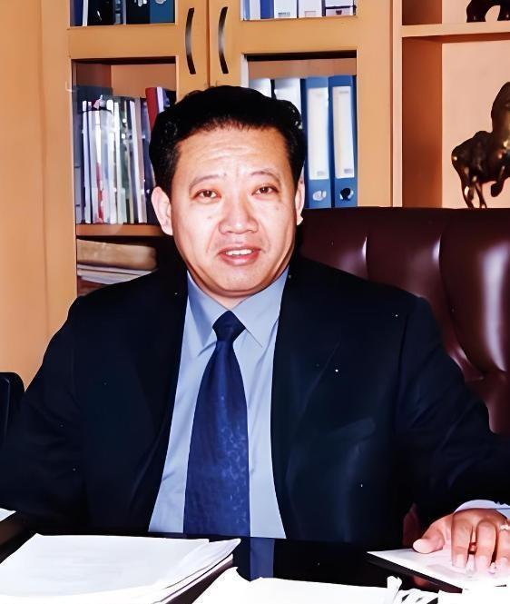 2018年12月，中国黑龙江省大庆市，窗外寒风凛冽。葵花药业的创始实控人关彦斌，