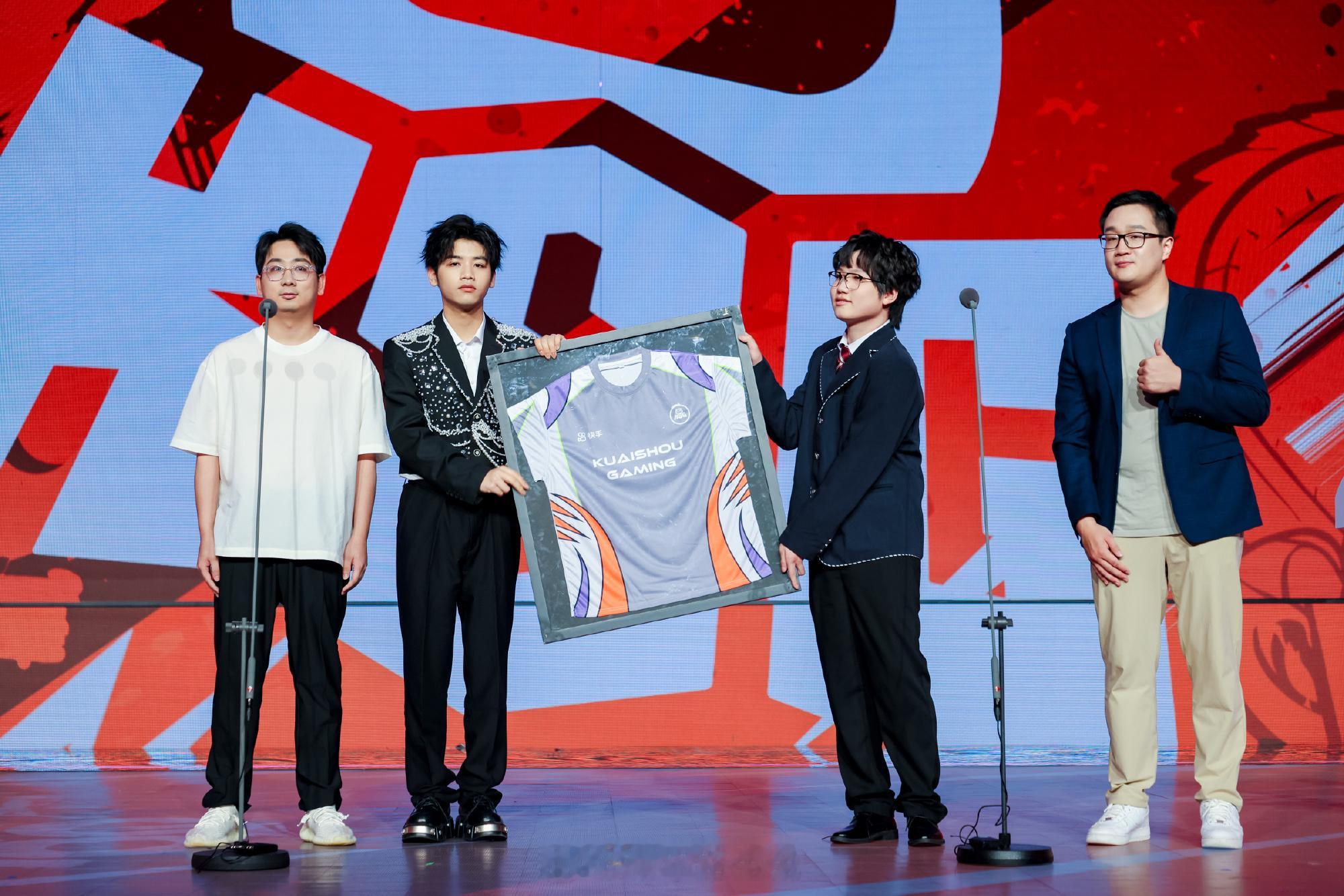句号又接学弟回家了KPL 句号又来接学弟回家啦~保留节目🈶绝境也现场喊KSG我