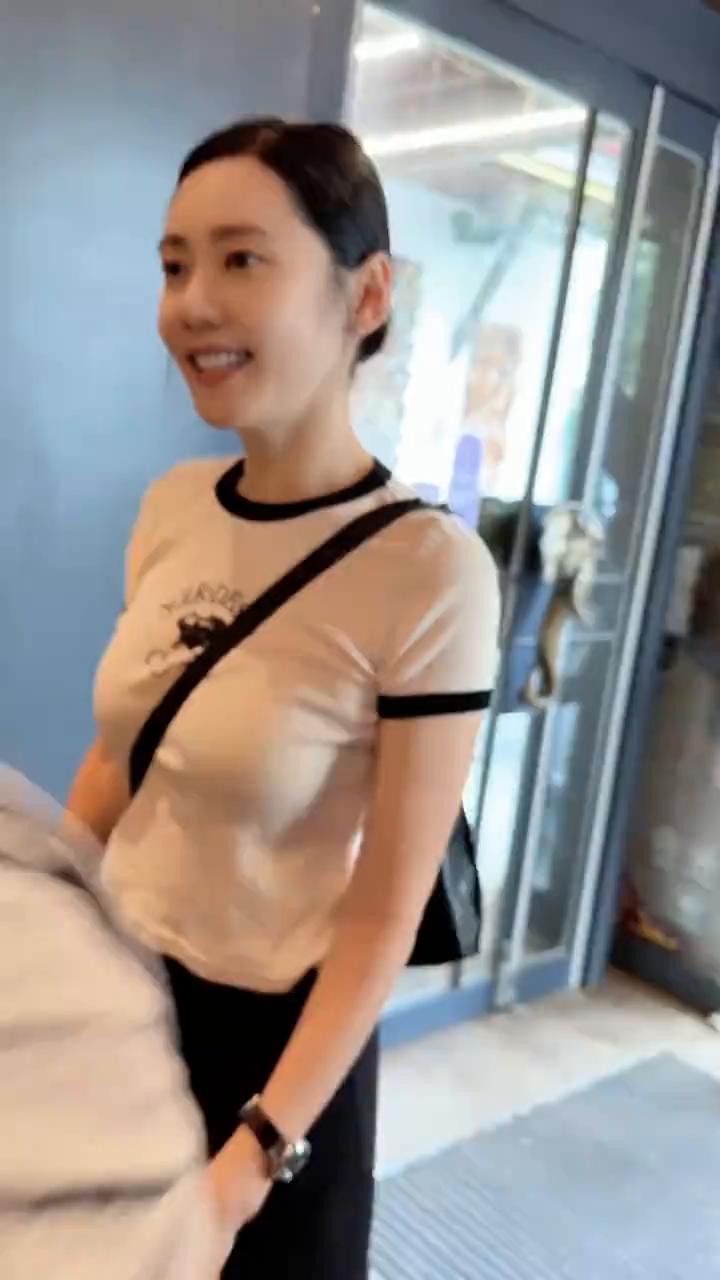 带儿子来吃泰餐。
妈妈，我要虾的，虾饼两个，一个牛肉的，一个鸡肉的，然后这两个。