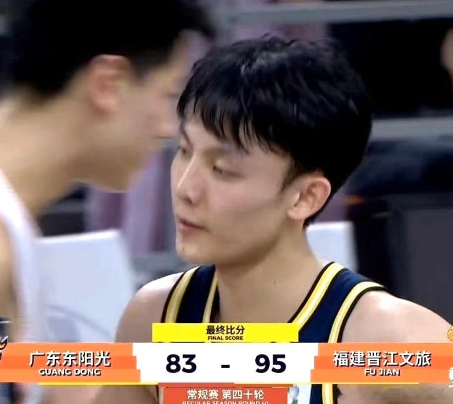 北京男篮今晚赢下青岛后，战绩来到28胜13负，直接反超广东的27胜14负，更要命