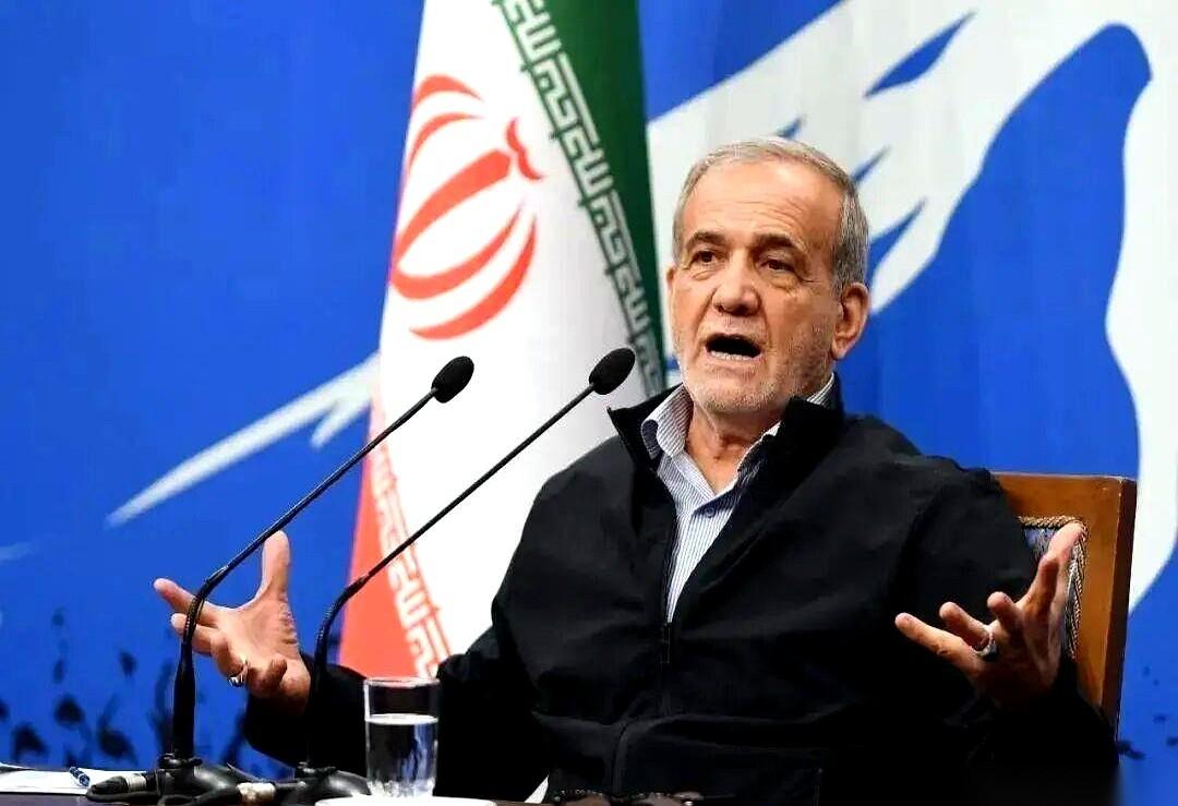 伊朗总统佩泽希齐扬，在社交媒体上直接发问了。
这次他没走任何外交辞令，而是先摘下