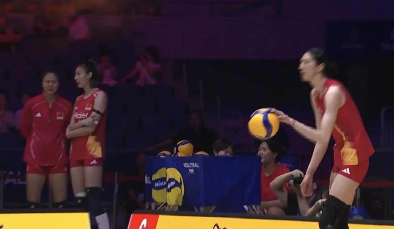 2026年女排亚锦赛，
中国女排大比分3：0胜伊拉克女排，
三局比分为25：4，
