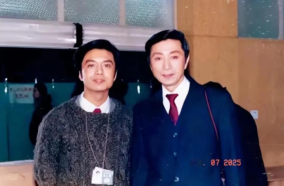 央视体育比赛金牌解说宋世雄老师薛飞老师的合影。