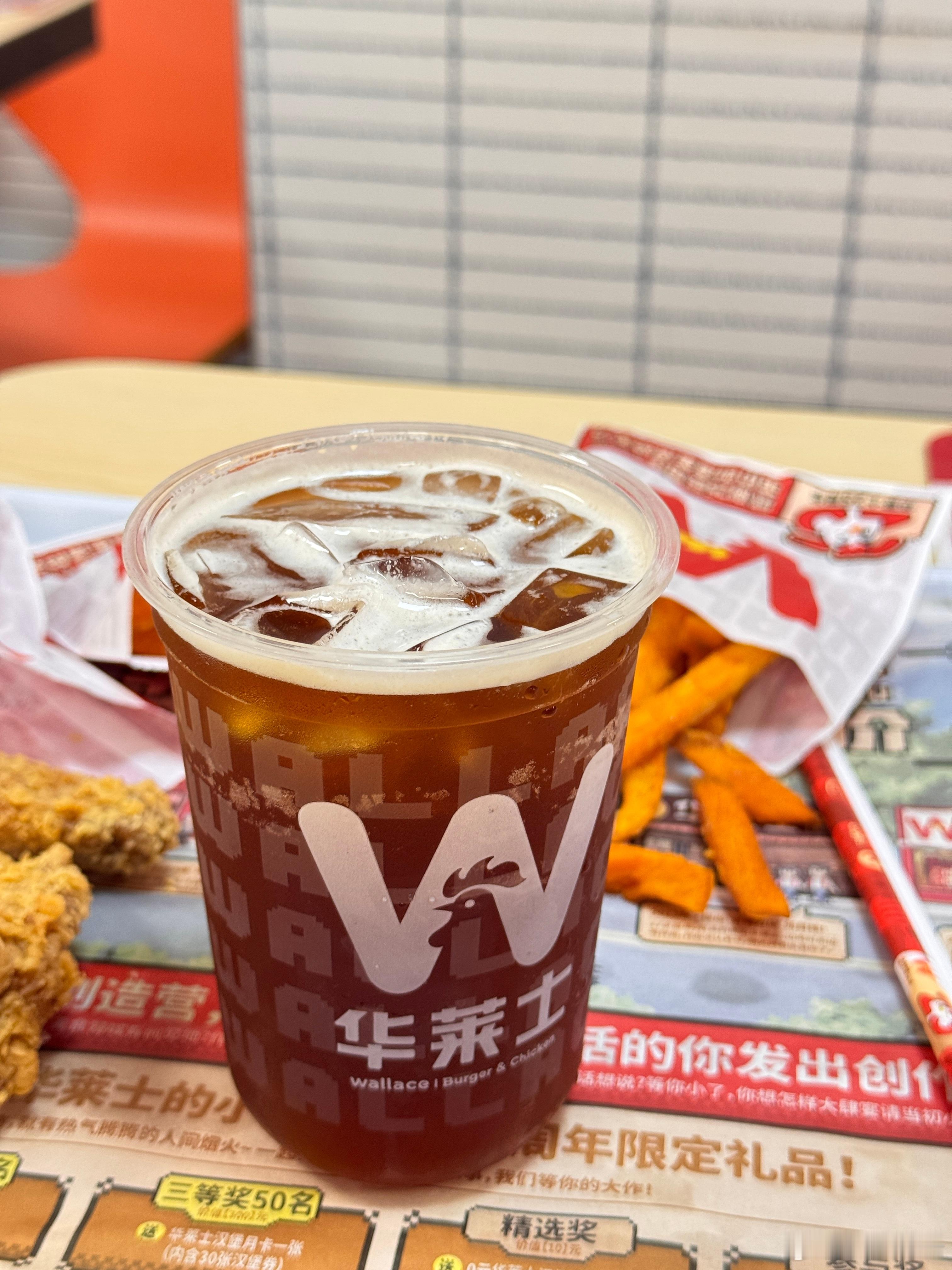 我的天！还是华莱士懂我们，☕️咖啡不光是小资下午茶专属！而是打工牛马的续命水呀！