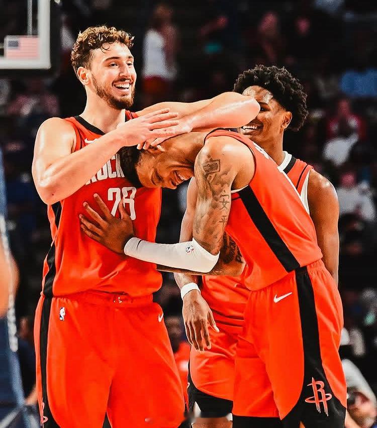 小贾谈申京：“我们一起成长，我们之前见过我们这支球队在一个赛季里大部分时间都输球