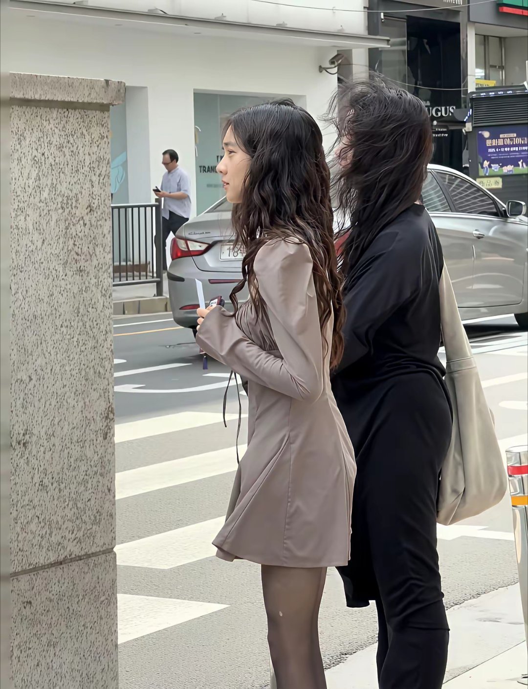 黄多多被网友偶遇完全纸片人身材 ​​​
