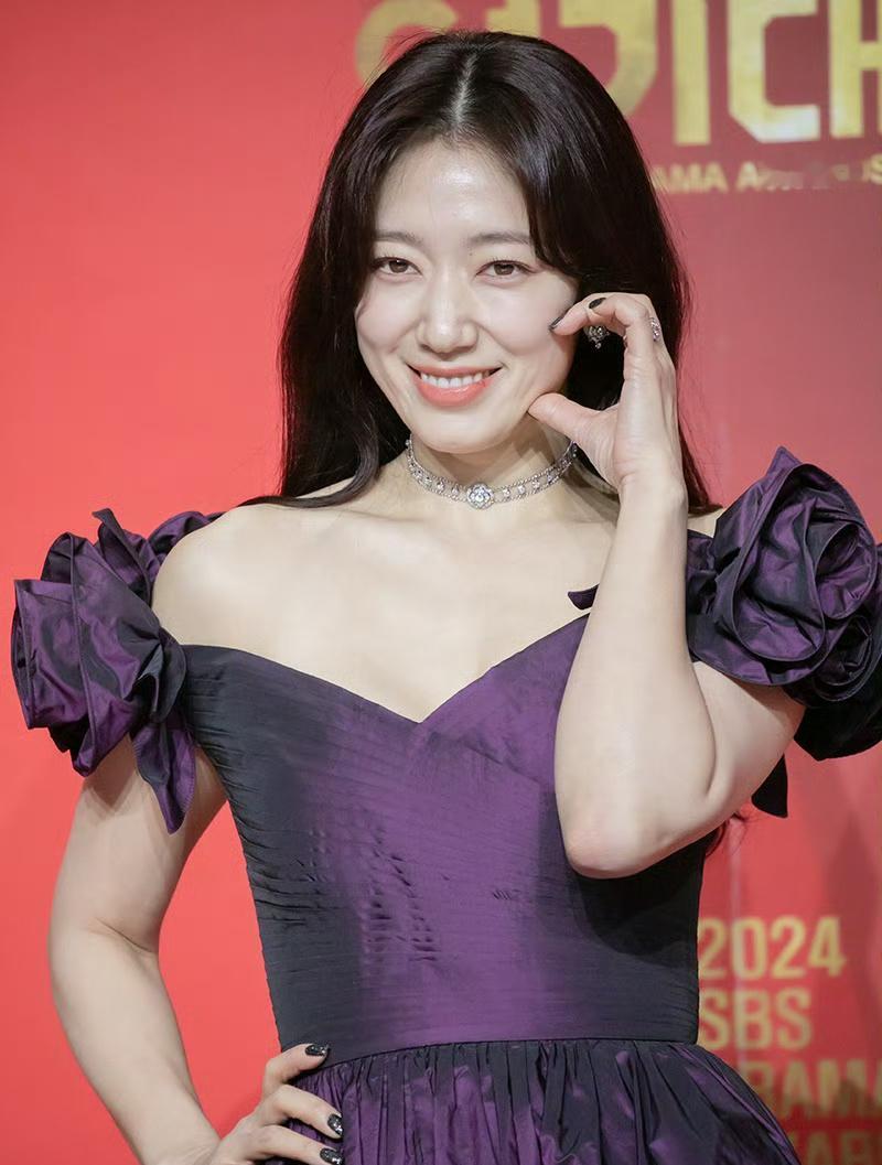 朴信惠发福  朴信惠胖了  朴信惠礼服撞衫汤唯 朴信惠今日出席SBS演技大赏，婚