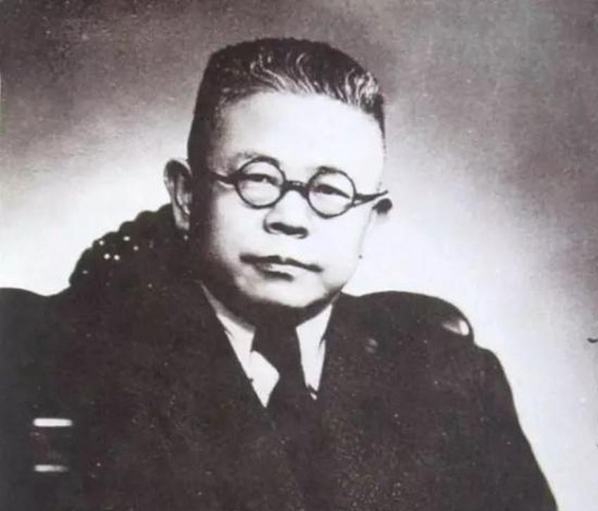 一身铁骨！傅斯年接手北大，顶住满城说情，清退30多位失节教授
 

1945年抗