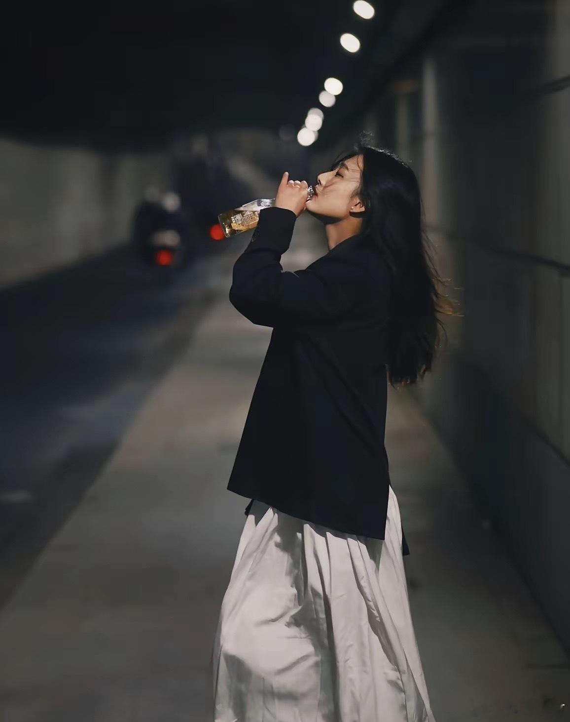 泡妞，一定要快！追女人，最大的坑：拖拖拉拉的聊天。你以为日聊夜聊能聊出感情？错！