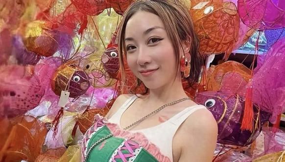 早年港台影视圈百花齐放，不少女星为了快速打开知名度，选择拍摄尺度偏大的影片博取关
