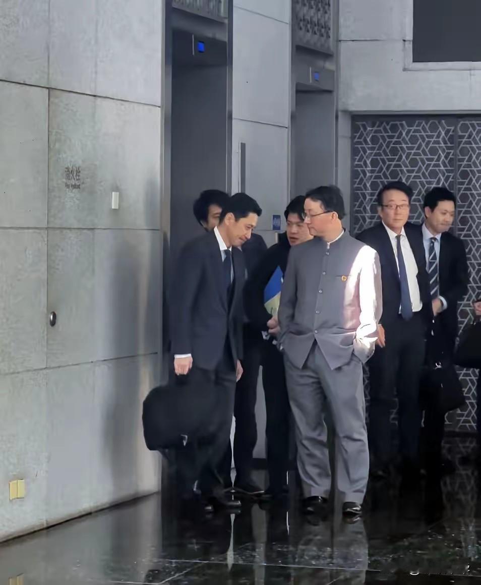 日本外交官这是在自取其辱！