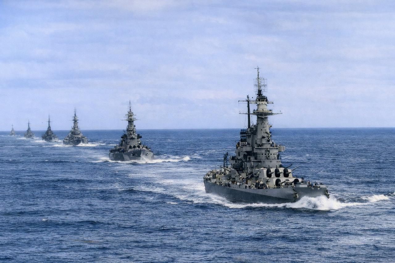 特朗普喜欢战列舰是有原因的，因为战列舰看起来确实威武霸气，浑身充满力量感，尤其多