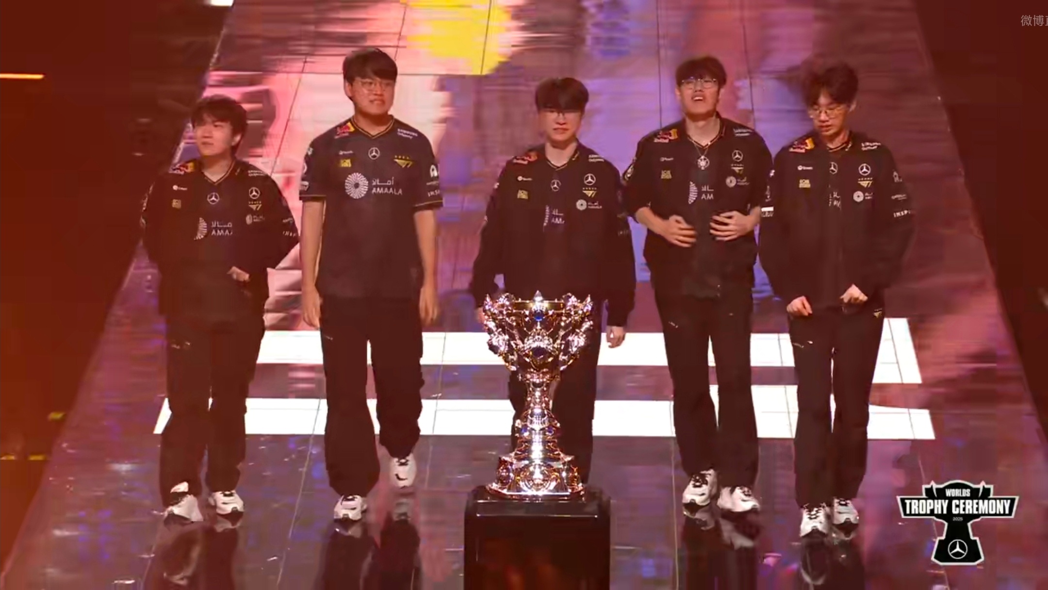 T1三连冠Faker六冠王T1在LCK憋屈了一年，入围赛打IG找回了自信，八强打