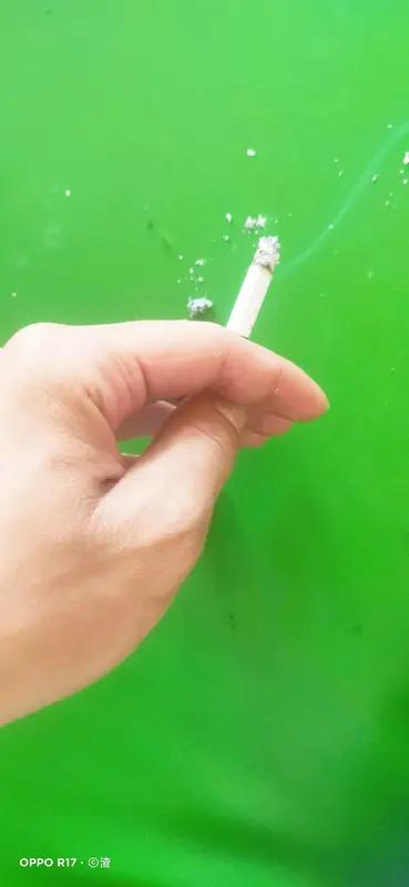 戒烟半年，那感觉就像重获新生。一开始可太煎熬了，戒断反应说来就来，咳嗽加重，人还