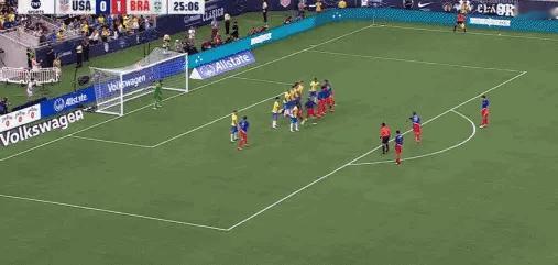 双排墙，巴西也挡不住？[笑哭][笑哭]谁叫美国队这么阴！贴地斩，斩落阿利松，防火