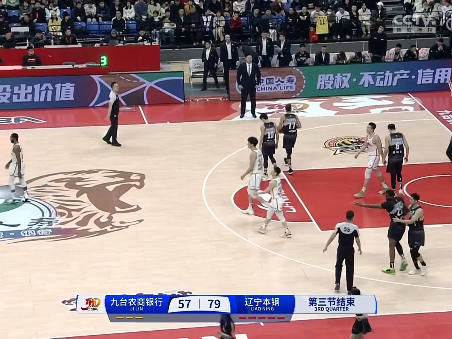 辽宁客场对吉林三节比赛结束辽宁队暂时领先22分 