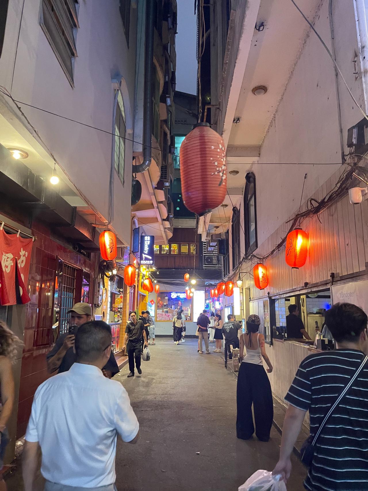 在印尼乃至东南亚商业版图中，华人是绕不开的核心力量。理解印尼华人的生存逻辑与商业