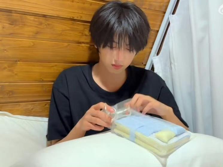 好小宝 写东西的时候是不是这样