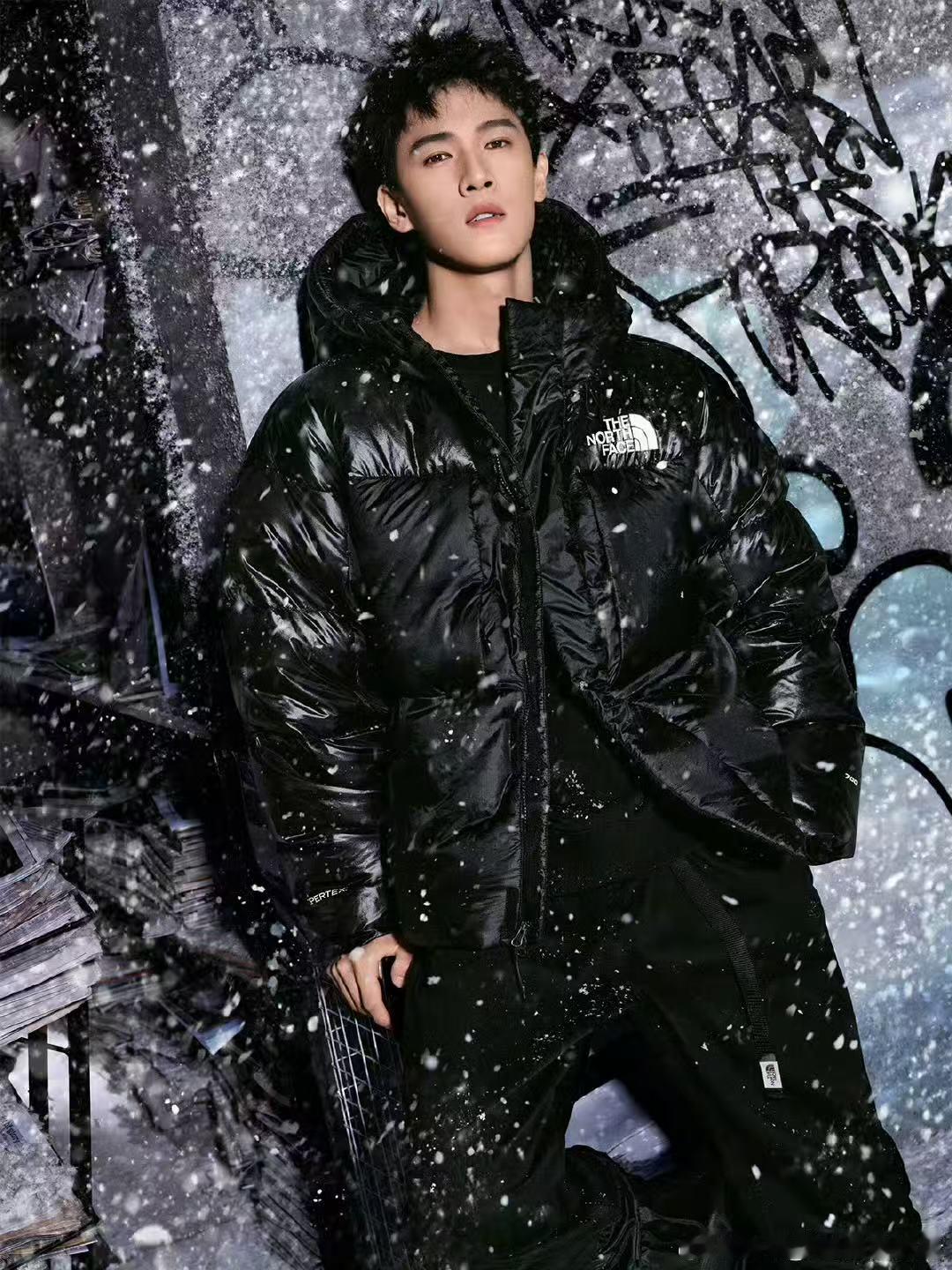 李昀锐北面雪中大片 ​​​看到李昀锐这组雪地大片已经迫不及待想过冬天啦～ ​​​