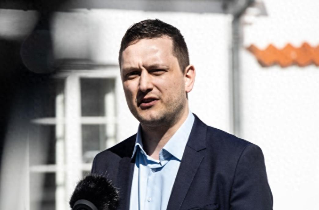 格陵兰岛总理口气挺大：我们没想跟中国合作！

深陷特朗普吞并威胁的格陵兰岛高官，