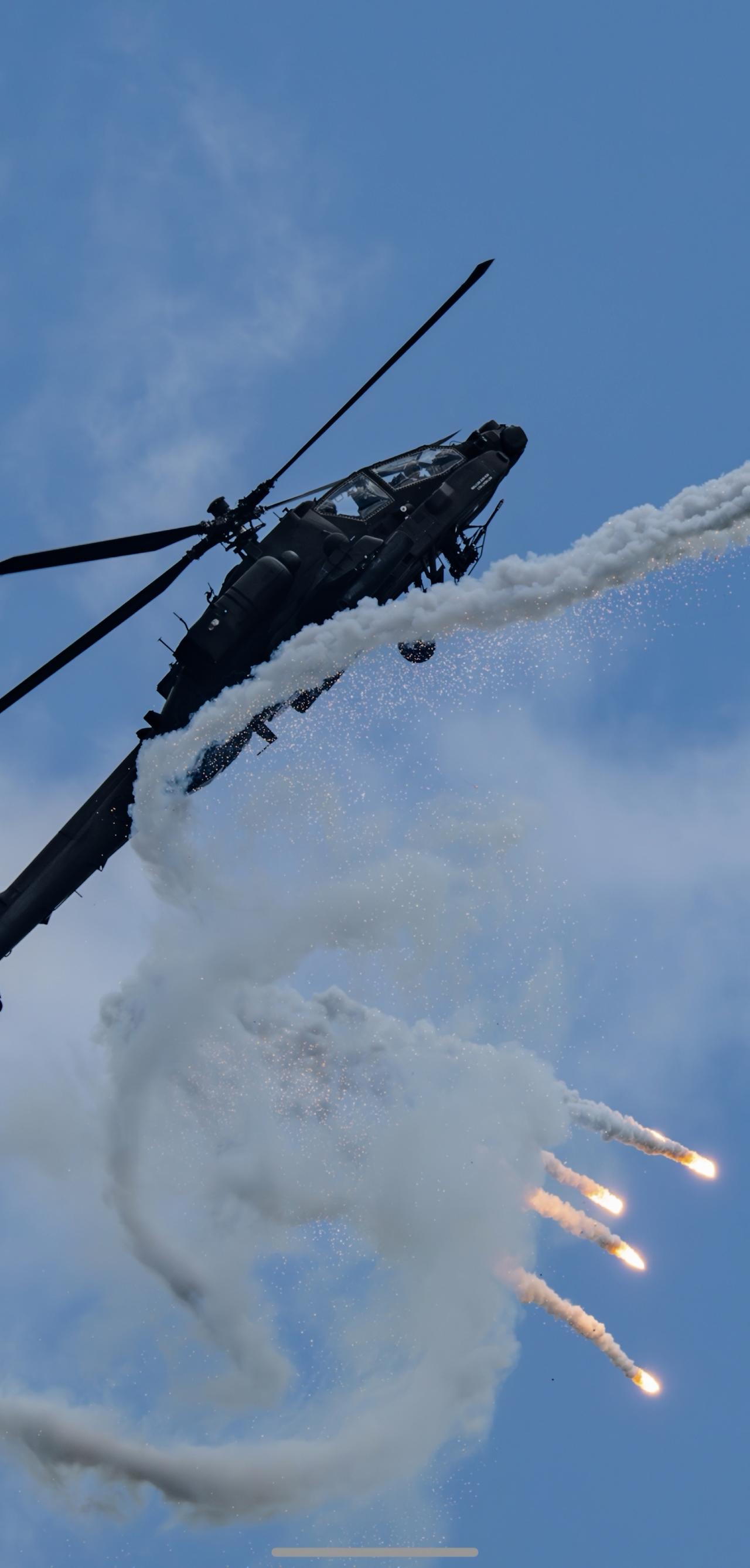 壁纸先上！来自Singapore airshow2026。今年的招牌动作，F16