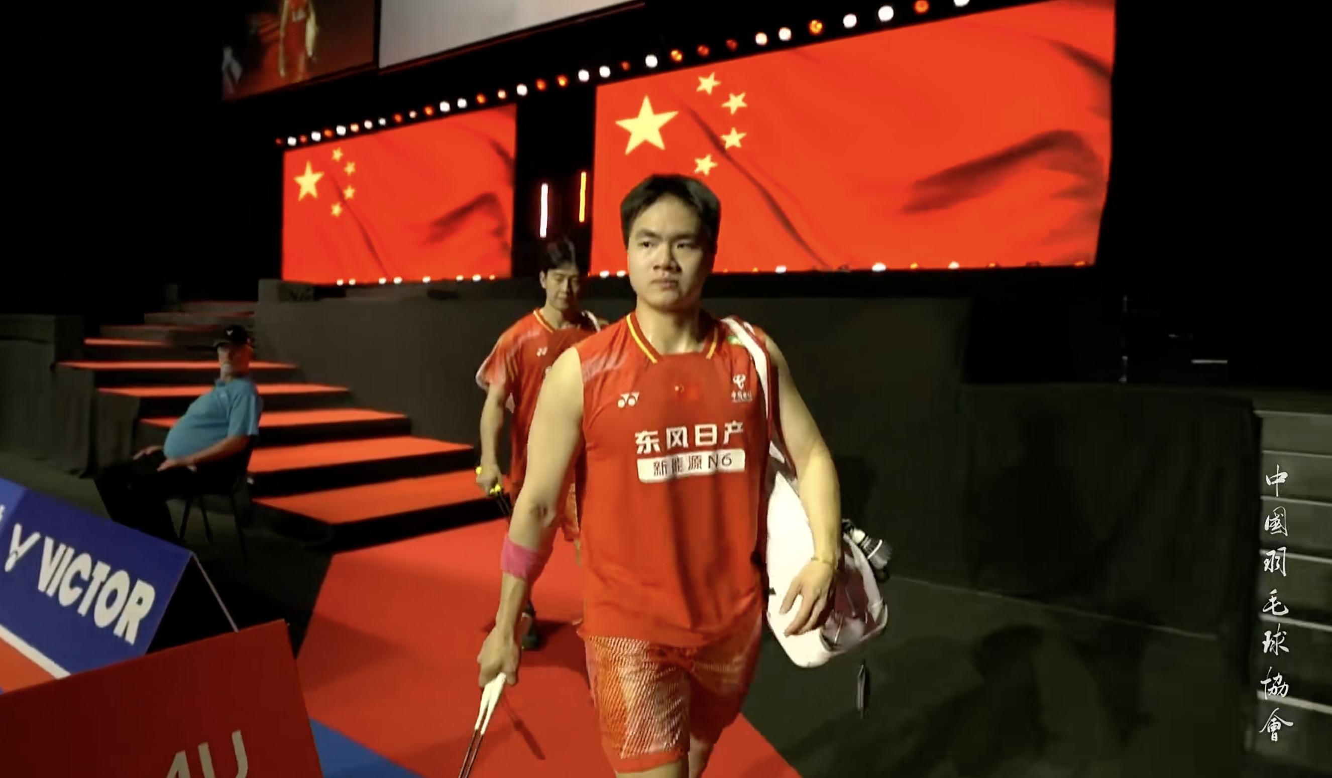 一双：梁伟铿/王昶🇨🇳 vs 🇨🇦凯文·李/林德曼，比赛马上开始！巅峰对