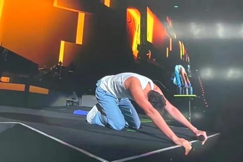 王力宏，跪下了！

9月9日晚，王力宏正式复出！在台北小巨蛋举行演唱会，情到深处