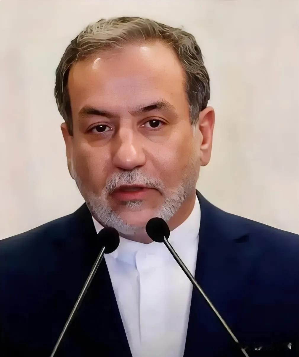 伊朗传来最新消息！
4月24日，伊朗总统佩泽希齐扬发文说：在伊朗，没有强硬派或温