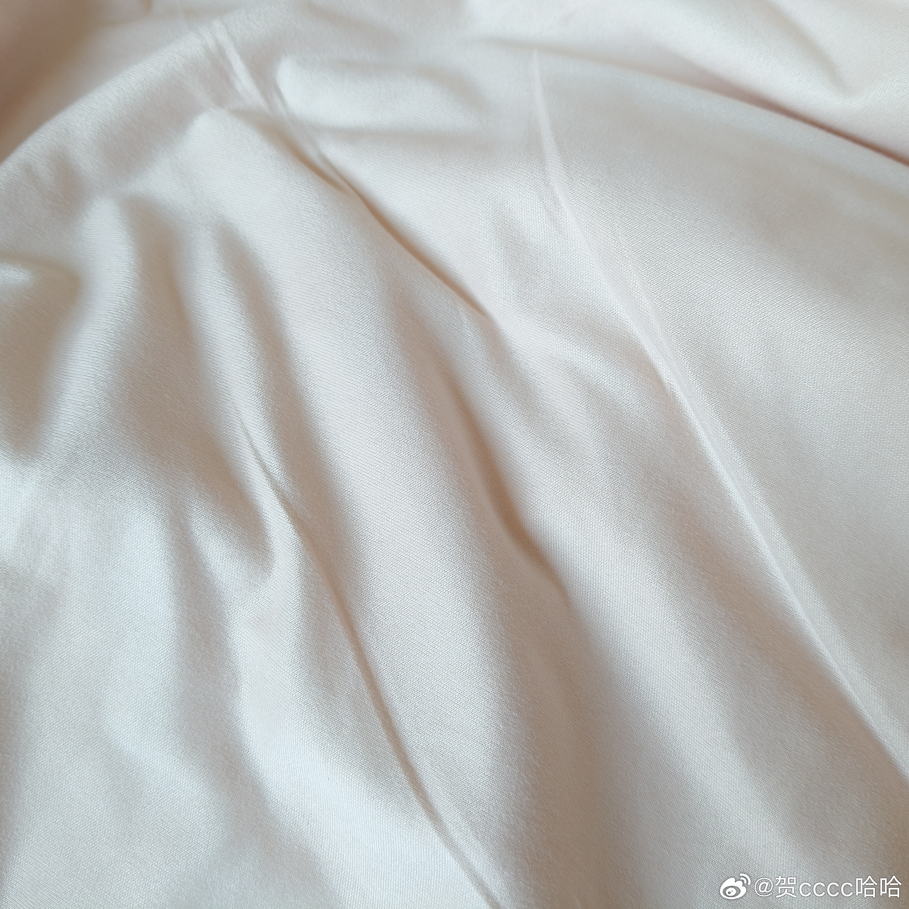 推荐一个夏凉被!这是我自己买的，觉得不错很舒服，来推荐给cc军团 。被子是双面的