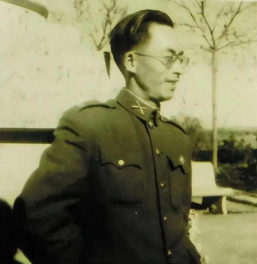 1949年国民党少将被俘却面带微笑，称自己是军委的人，对老同学毫无惧色
1938