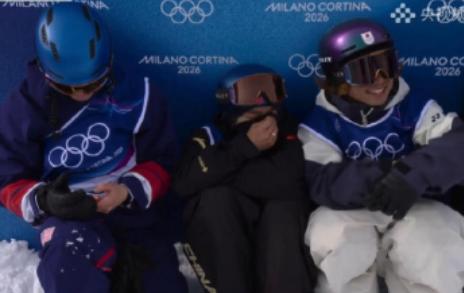 中日美难得和谐的一幕！

在男子单板滑雪坡面障碍技巧决赛中，新西兰选手的最后一跳