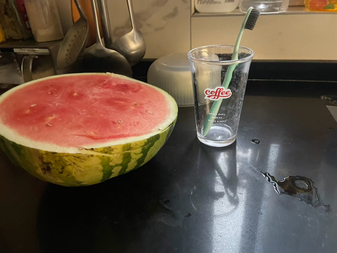 这西瓜🍉  还是  麦德龙的？？ 跟  俺们  魏集的  差远了，，魏集 可是