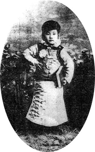 陆小曼6岁留影