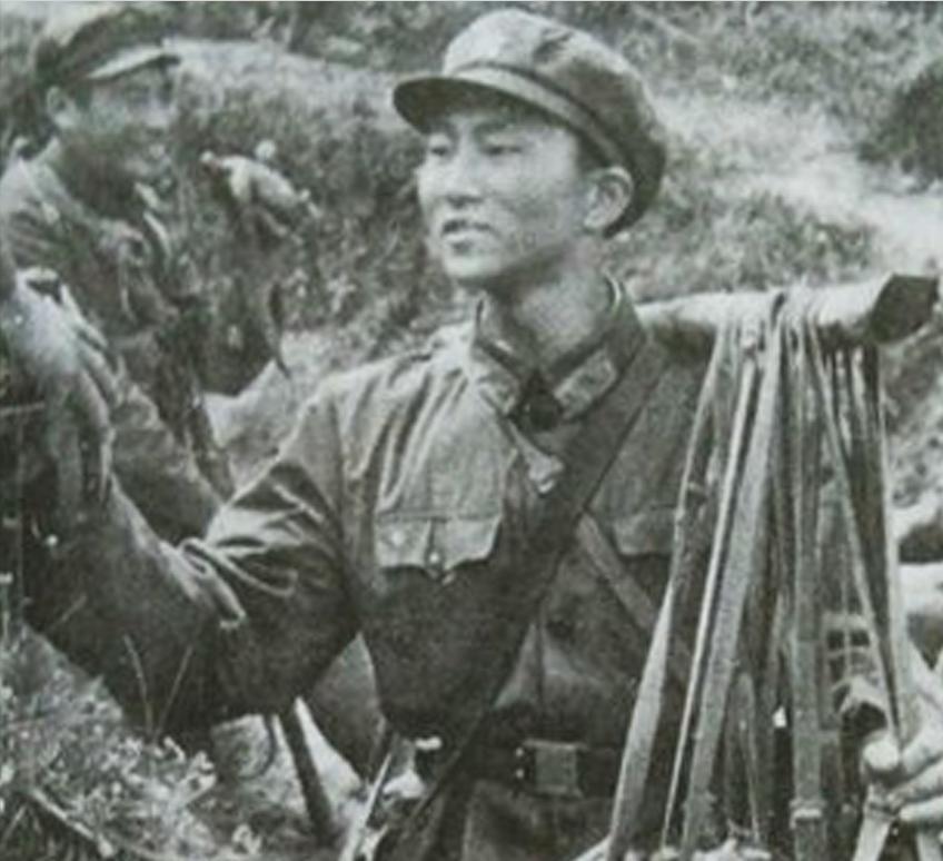 1979年，炊事员陶洪礼给前线送饭，路上，他遇到一个越军哨所，因嫌哨所碍事，他对