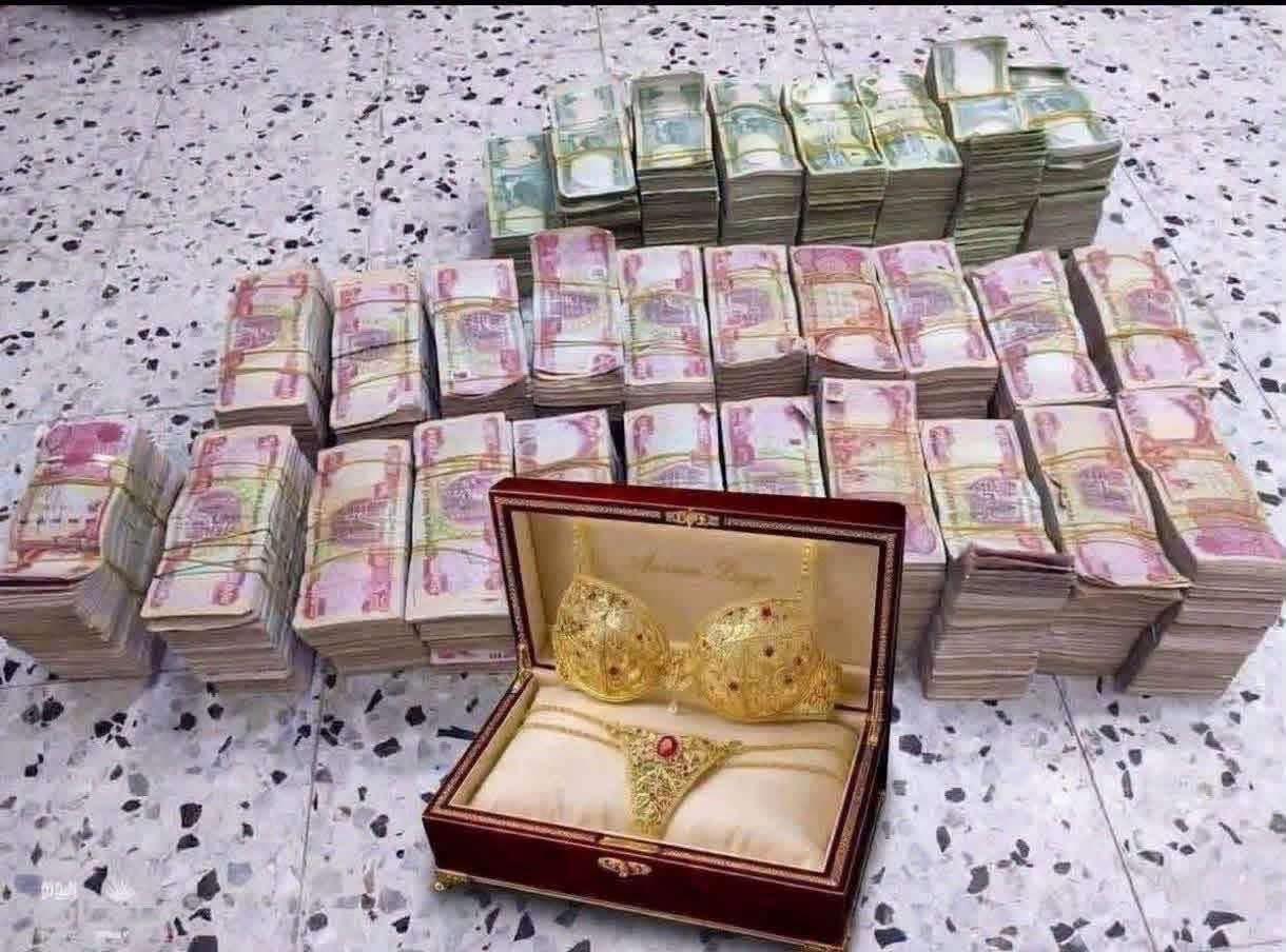 伊拉克反腐行动中，从女议员家里搜出大量现金、黄金和纯金胸罩以及内裤，真会玩啊！