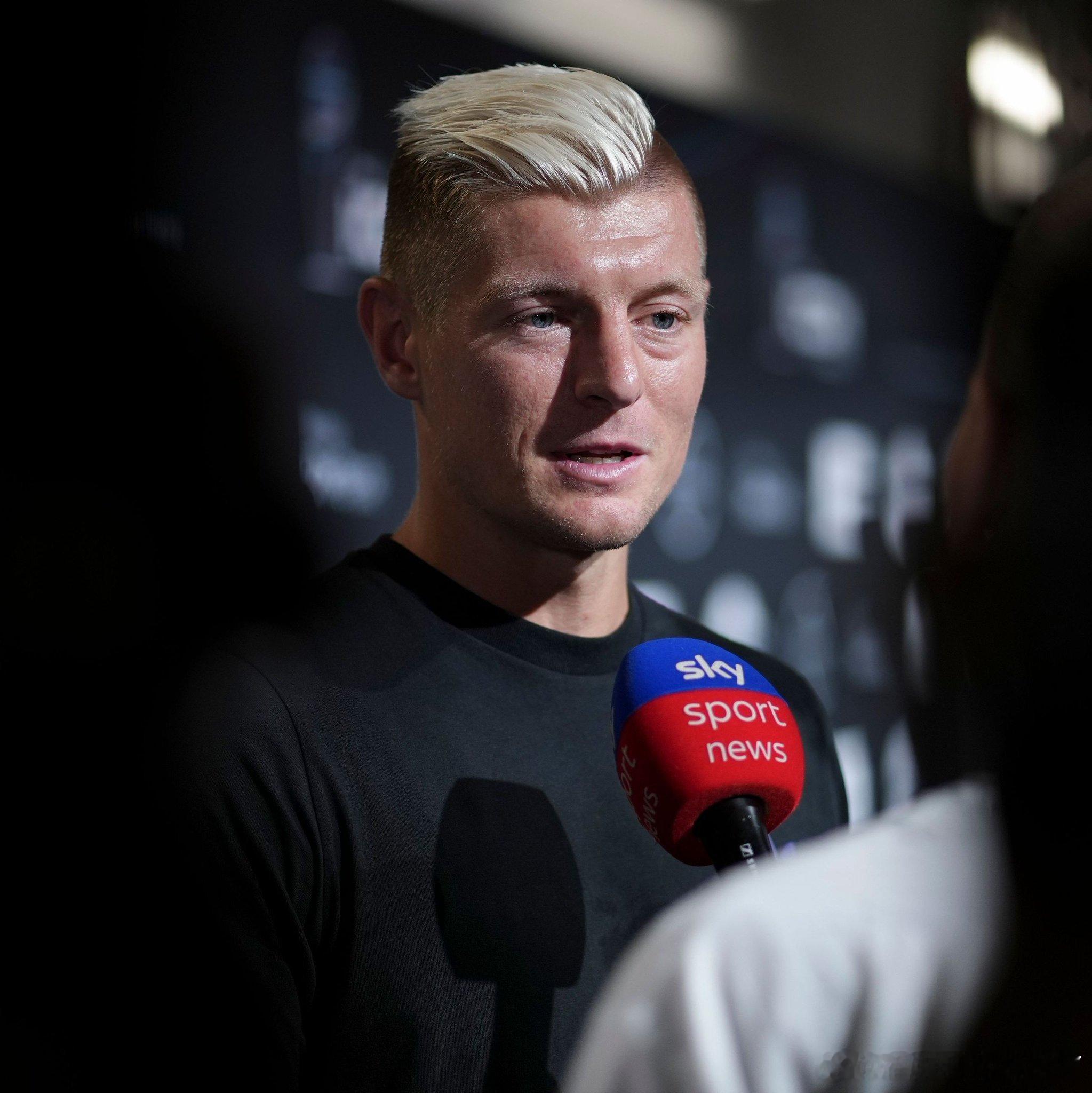 克罗斯："利物浦与加拉塔萨雷的比赛将非常艰难，会是一场硬仗。利物浦本赛季是一支起