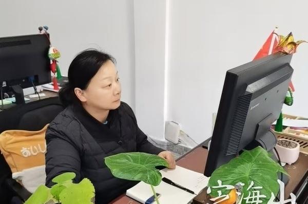 前不久，定海城区五岔路口发生了暖心的一幕，让这个寒冷的冬夜有了不一样的温度。晚上