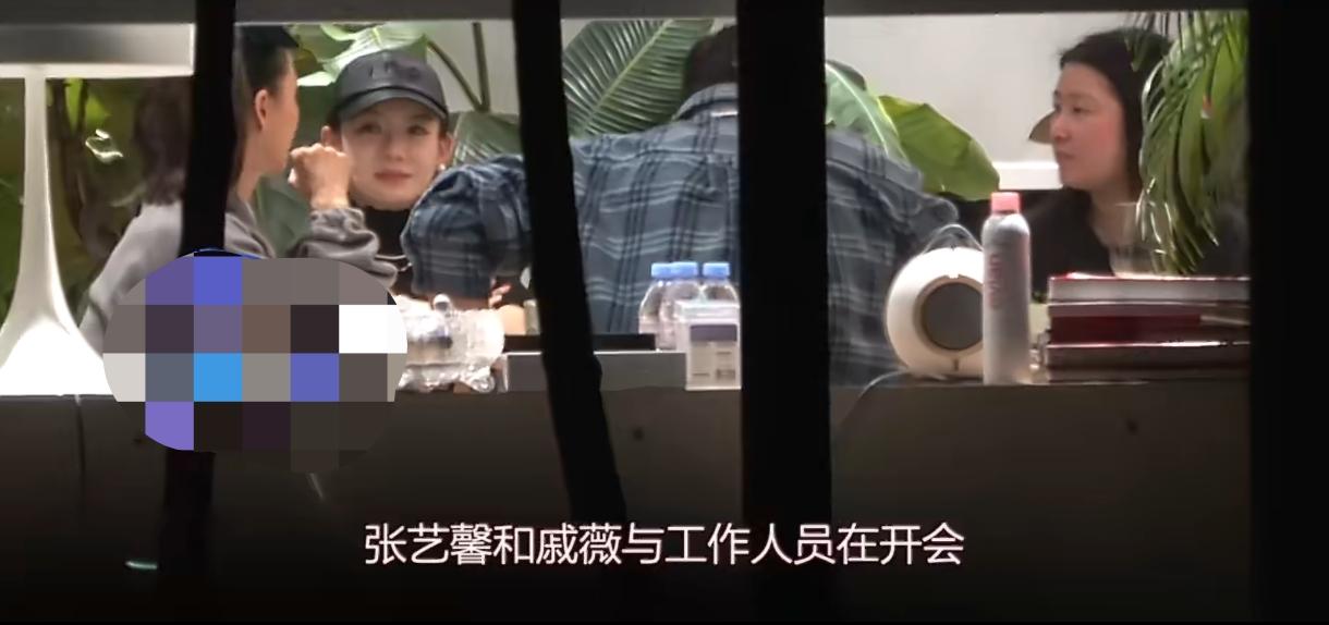 私人工作室抽电子烟引热议 张歆艺事件撕开三个争议焦点
 
一天之内，张歆艺在私人