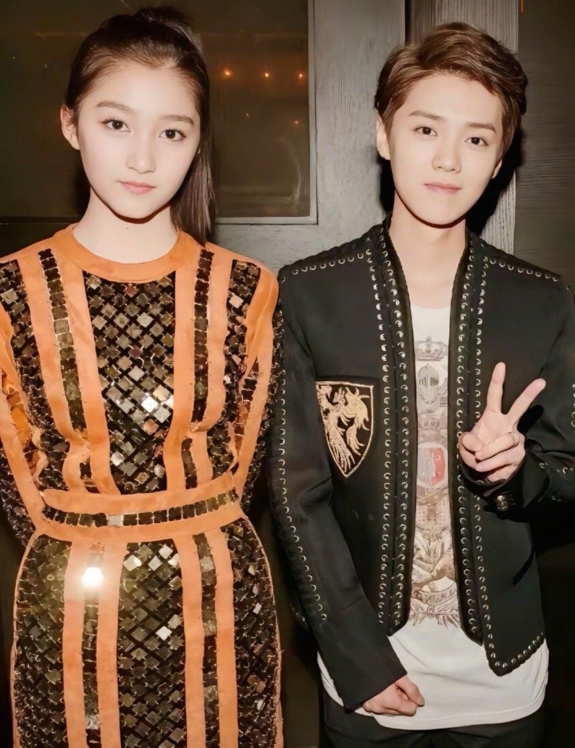 2017年那句“这是我女朋友”至今还是内娱名场面✨ 鹿晗关晓彤 从顶流官宣到低调