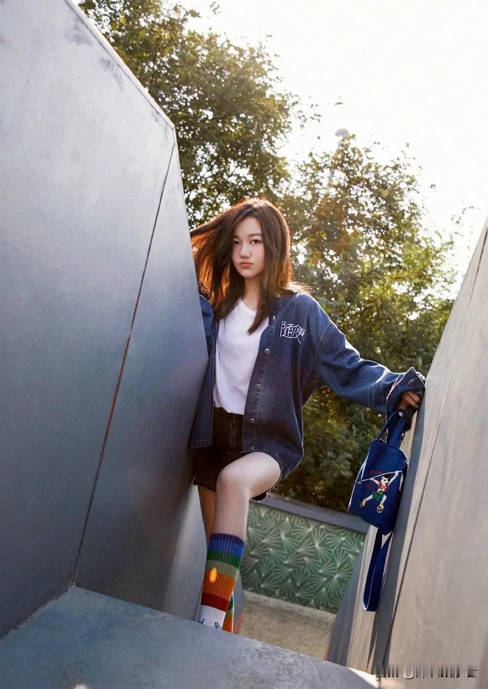 看样子，名人也有弄不明白的烦恼。李亚鹏自曝被女儿拉黑，我以前是主动告诉孩子把我们