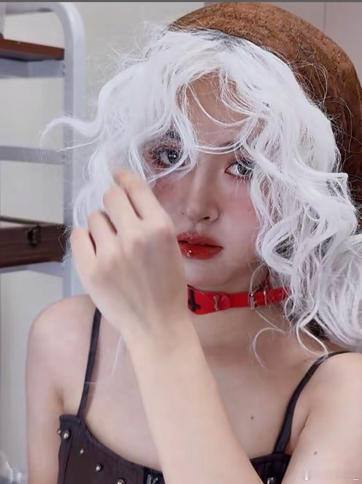 沈月这张和洋娃娃有什么区别🤤白毛芭比的感觉好美啊！！！沈月｜万圣节 ​​​