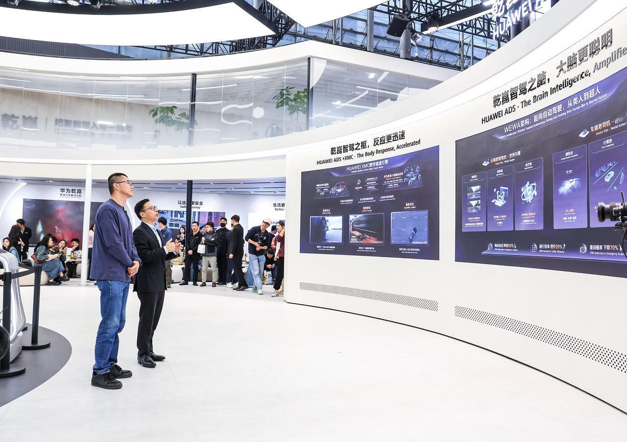 重新定义“伙伴”！华为乾崑33款车，车企的“智能外挂”
2025广州车展上，华为