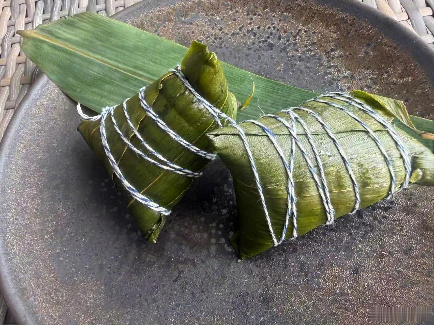 朱一龙端午节的粽子是逐年增大哈哈哈哈哈。宝贝能吃是福！ 