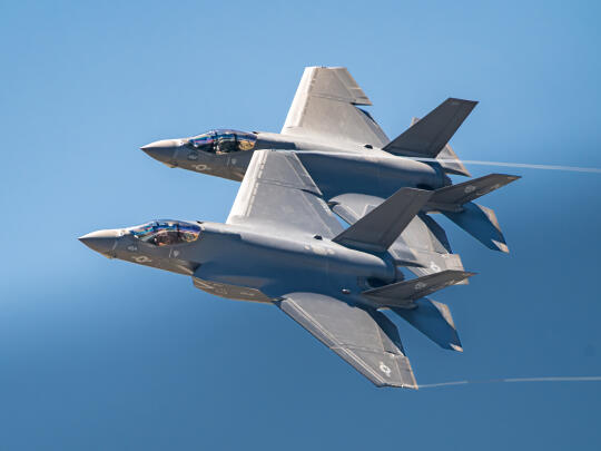 美国海军 F-35C Lighting II 飞行表演队在 “南德克萨...