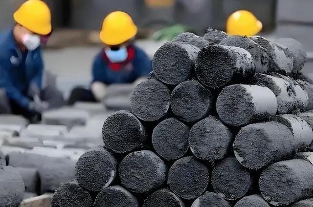 惊掉下巴了，1200 吨国家管制石墨弄到美国，这胆儿真是肥上天了！
 
这哪是走