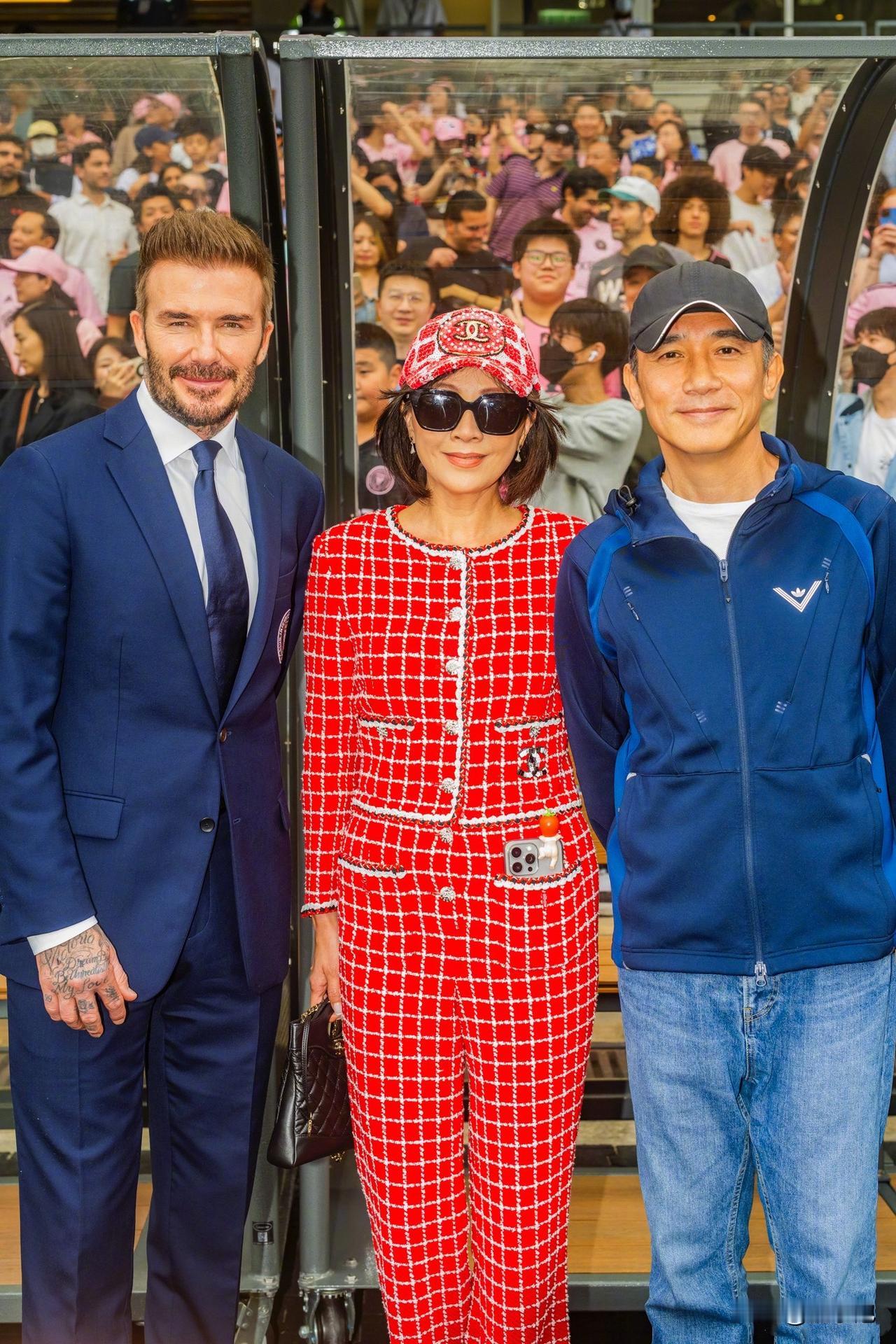 贝克汉姆这趟香港行，是来收获迷弟迷妹的吧？并不是来收获掌声的。
身为老板的贝克汉